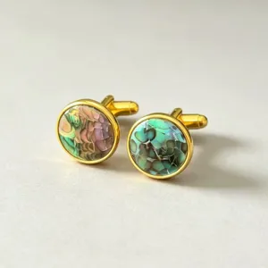 Boutons de manchette ronds en coquillage et cuivre, accessoires élégants pour chemise.