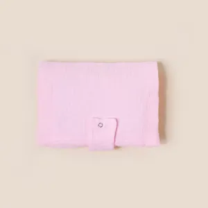 Detalle de funda de libro de muselina de algodón rosa, bolsa de tela doble suave.