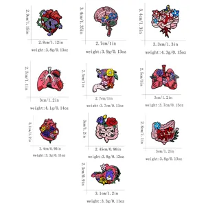 Medische anatomische geëmailleerde speldjes set met hart, hersenen, longen en bloemdetails.