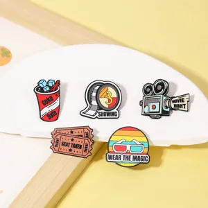 Filmavond thema geemailleerde speld set, leuke bioscoop badge broches voor rugzak kleding.