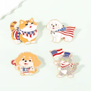 Amerikanische patriotische Katze Hund Emaillierte Brosche mit rot weissen blauen Streifen.
