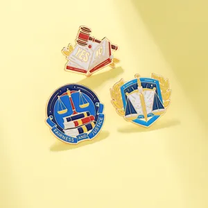 Rechtvaardigheid emaille speld set, wet thema metalen broche, advocaat cadeau