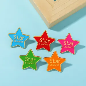 Buntes Set aus Stern Emaille Ansteckern, süße Schüler Belohnung Metall Broschen für Geschenke.