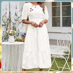 Weißes Damenkleid DIY Pailletten Acrylbohrer handgemachte Accessoires elegante Blumenpartykleidung