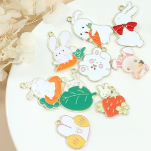 DIY lindo conejo de dibujos animados esmalte aleación dijes colgantes vista detallada joyas