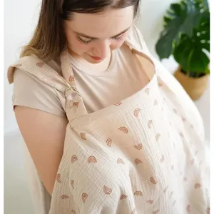 Detail van de dubbellaagse mousseline borstvoedingsdoek met schattige regenboogprint.