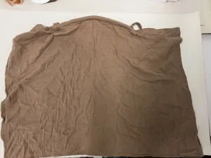 Pure cotton nursing cover for breastfeeding, breathable double gauze baby feeding shawl, brown.
