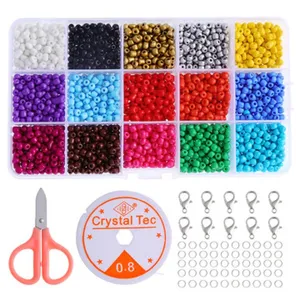 DIY Perlen Set mit bunten Rocailles Perlen, elastischem Faden, Schere und Schmuckzubehör.