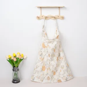 Floral cotton nursing cover for moms, breathable double-layer gauze baby stroller blanket.