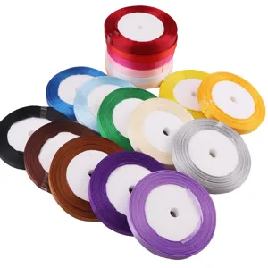 Rotoli di nastro in raso colorato da 1cm per confezioni regalo, matrimoni e decorazioni festive.