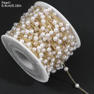 Detalle de cadena perlas ABS y cobre, 0.4cm de cuenta, ideal para manualidades.