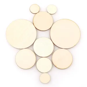 Disques en bois ronds pour loisirs créatifs, cercles en bois naturel de tailles assorties.