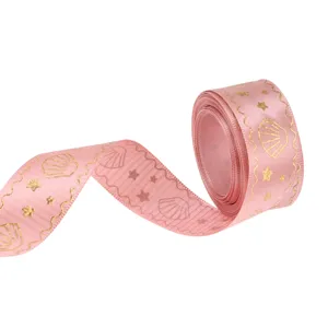 Nastro in poliestere rosa con motivi di conchiglie e stelle dorate per fai da te e regali.