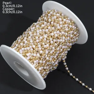 Detalle de cadena de cuentas de perlas y cobre, tamaño 0.3cm, rollo de accesorios de joyería.