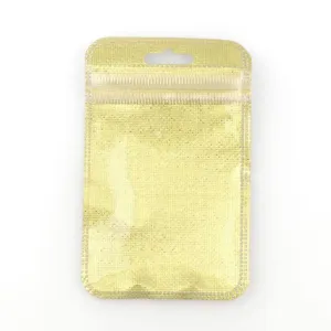 Goldfarbiger Folien-Druckverschlussbeutel Detail, glänzende Verpackungtasche mit Aufhängung.