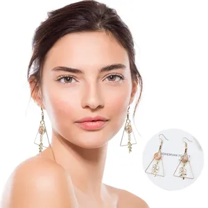 Boucles d'oreilles pendantes triangle bohème avec pierre naturelle et pendentif feuille.