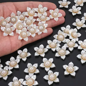 50 Stk. weiße Blumen Harz Cabochons mit Perle und Strass Mitte DIY Handwerk Zubehör