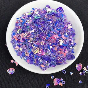 Paillette per unghie olografiche miste con forme di stelle e cuori per manicure creative.