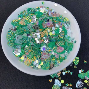 Paillette per nail art miste e decorativi riempitivi glitter slime con conchiglie verdi.