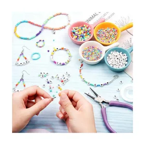 Groothandel 2mm glasrocailles en acryl letter kralen voor DIY handgemaakte sieraden.