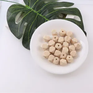Perles en bois naturel à facettes pour la fabrication de bijoux DIY et décoration.