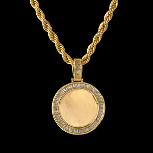 Collar con colgante de foto redondo dorado con pavé de circonitas baguette, joyas vintage.