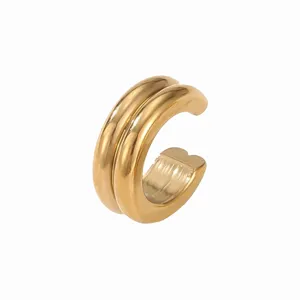 Manchette d'oreille dorée à double anneau, clip minimaliste en acier inoxydable chic.