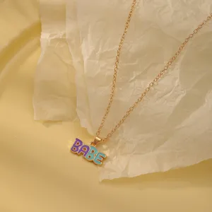 Leuke emaille letter BABE hanger ketting met elegante gouden ketting voor dames mode sieraden.