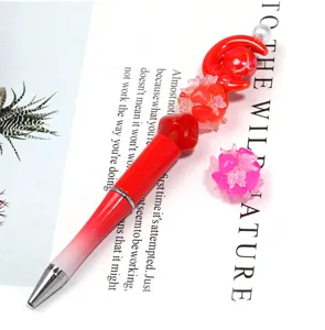 Handgemachter DIY Perlen Kugelschreiber mit rotem Farbverlauf und Herz Schmetterling Anhänger
