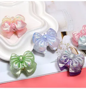 Charme DIY nœud papillon pailleté dégradé exquis gros plan détaillé aux couleurs vibrantes.