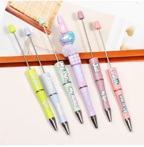 Set de bolígrafo con cuentas DIY creativo, papelería bonita con estampado de letras de colores.