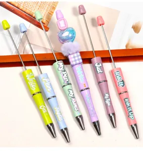 Bolígrafos creativos DIY con abalorios, letras de colores y adornos bonitos para escribir.