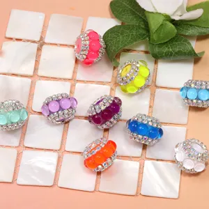 Bunte Strass-Perlen für DIY handgemachte Handyketten, Taschen und Modeschmuck Zubehör.