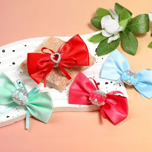 Accessoires cheveux nœud satin fait main DIY strass cœur breloque artisanat décorations.