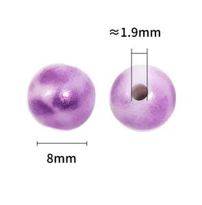 Primo piano dettagliato che mostra il diametro di 8 mm e il foro della perla in acrilico viola.