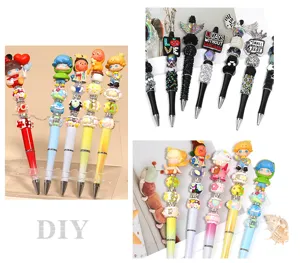 Kreativer DIY Perlen-Kugelschreiber mit süßen Cartoon-Figuren und bunten Perlen zum Schreiben.