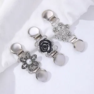 Vintage Lega Fiocco di Neve Rosa Maglione Clip Per Le Donne Cavo Intagliato Strass Sciarpa Spilla Fermaglio Antiscivolo Sciarpa Clip