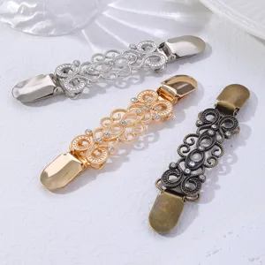 Clip per cardigan intagliata in strass vintage, fermaglio per scialle, elegante accessorio.