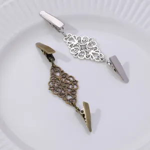 Clip per maglione intagliate vintage in metallo con becco d'anatra per colletto scialle