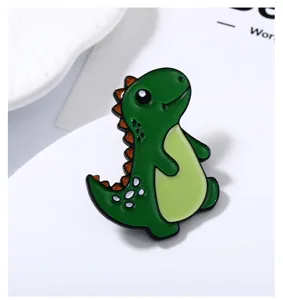 Joli badge broche émaillé dinosaure vert mignon, accessoire créatif pour vêtements et sacs.