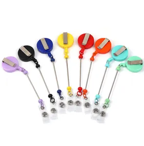 Enrouleur de badge retractable avec clip metal et cordon perle, porte-carte infirmiere colore.