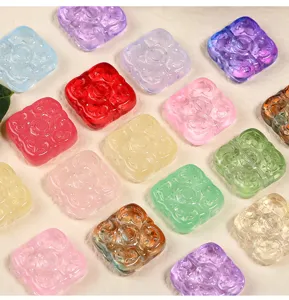 Detalle de cuentas de vidrio con flor cuadrada de 14mm, accesorios coloridos para joyas DIY.