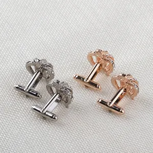 Boutons de manchette couronne de cristal élégants, détails de manchettes françaises.