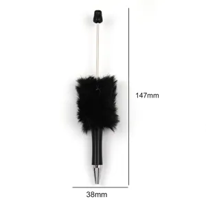 Creatieve DIY pluche kraalpen met pluizig balontwerp, kunststof schacht en metalen accenten.