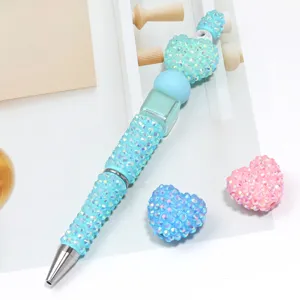 DIY glitzernder Strass Perlenkugelschreiber mit süßen Herzharz Perlen für kreatives Basteln