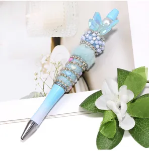 Stylo à bille de perles DIY fait à la main avec strass perles et charm de papillon bleu mignon