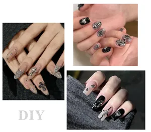Modieuze metalen nagelbedels met coole kruisen, ideaal voor stijlvolle DIY nagelkunst en decoratie.