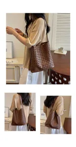 Vue détaillée du sac seau en cuir tressé marron, mettant en valeur le design ajouré et la lanière.