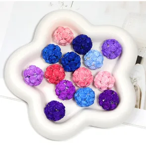 Perles colorees en boule de fleur de rose en argile pour fabrication de bijoux et accessoires.