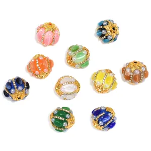 Perles DIY colorées, breloques œil de chat strass dorées pour fabrication de bijoux.